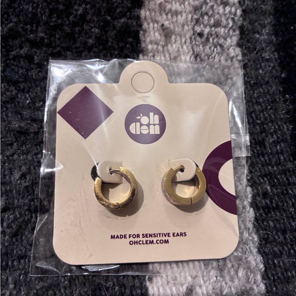 Checkered Super Chunky Huggie Hoop Earrings - Picture 3 of 12